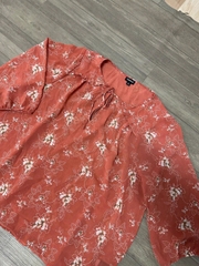 Áo voan cổ V nền hoa tay dài bigsize dáng rộng