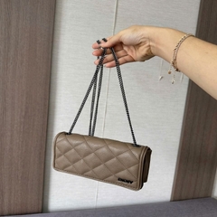 Túi đeo nắp gập DKNY dây xích basic