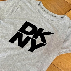 Áo thun DKNY ép nhung logo xuất xịn