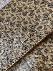 Túi Xách DKNY Gập Monogram Xuất Xịn