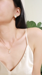 Dây chuyền titan mạ vàng mặt xà cừ hình mặt trăng 2500420