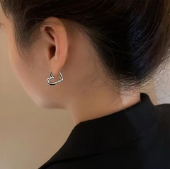 Bông tai titan mạ bạc tim 2500453