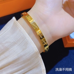 Vòng tay titan mạ vàng I LOVE You 2500477