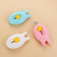 Dao Rọc Giấy Hình Thỏ 8136 Vĩ (12 Cái/ Vĩ)