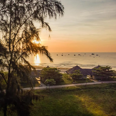 Deluxe Beach Front Bungalow