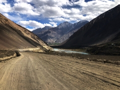 Cuộc hành trình độc đáo về sự phát triển và sự kết nối với phụ nữ Pakistan