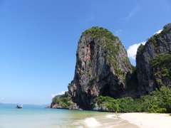 Krabi – Koh Phi Phi: Hành Trình Chạm Vào Thiên Đường Biển Xanh