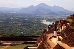 Khám Phá Sri Lanka: Ngôi Đền Hang Cổ, Vùng Trồng Chè và Bãi Biển Hữu Tình