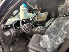 LANDCRUISER LC300 ĐEN - NỘI THẤT ĐEN