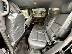LANDCRUISER LC300 TRẮNG - NỘI THẤT ĐEN