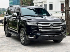 LANDCRUISER LC300 ĐEN - NỘI THẤT ĐEN