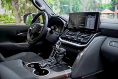 LANDCRUISER LC300 TRẮNG - NỘI THẤT ĐEN