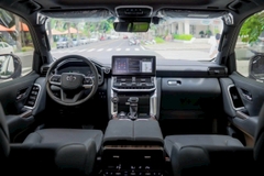 LANDCRUISER LC300 TRẮNG - NỘI THẤT ĐEN