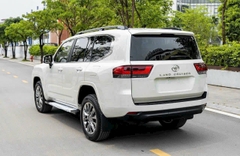 LANDCRUISER LC300 TRẮNG - NỘI THẤT ĐEN