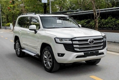 LANDCRUISER LC300 TRẮNG - NỘI THẤT ĐEN