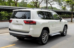 LANDCRUISER LC300 TRẮNG - NỘI THẤT ĐEN