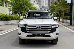 LANDCRUISER LC300 TRẮNG - NỘI THẤT ĐEN