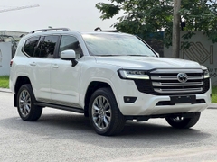 LANDCRUISER LC300 TRẮNG - NỘI THẤT ĐEN