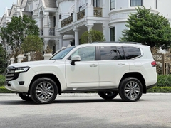 LANDCRUISER LC300 TRẮNG - NỘI THẤT ĐEN