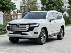 LANDCRUISER LC300 TRẮNG - NỘI THẤT ĐEN