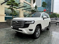LANDCRUISER LC300 TRẮNG - NỘI THẤT ĐEN
