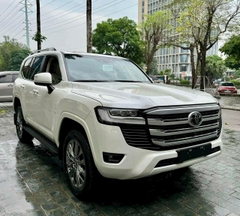 LANDCRUISER LC300 TRẮNG - NỘI THẤT ĐEN