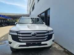 LANDCRUISER LC300 TRẮNG - NỘI THẤT ĐEN