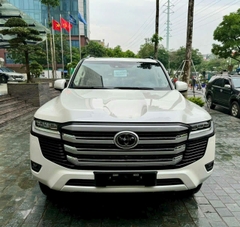 LANDCRUISER LC300 TRẮNG - NỘI THẤT ĐEN