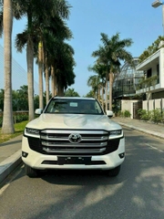 LANDCRUISER LC300 TRẮNG - NỘI THẤT ĐEN