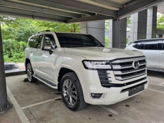 LANDCRUISER LC300 TRẮNG - NỘI THẤT ĐEN