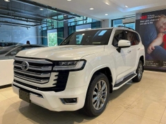 LANDCRUISER LC300 TRẮNG - NỘI THẤT ĐEN