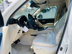LANDCRUISER LC300 TRẮNG- NỘI THẤT KEM