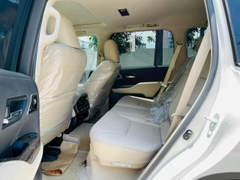 LANDCRUISER LC300 TRẮNG- NỘI THẤT KEM