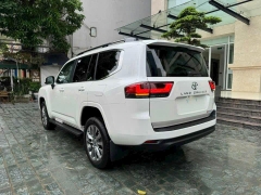 LANDCRUISER LC300 TRẮNG - NỘI THẤT ĐEN