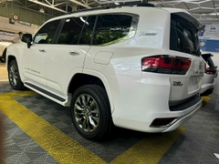 LANDCRUISER LC300 TRẮNG - NỘI THẤT ĐEN