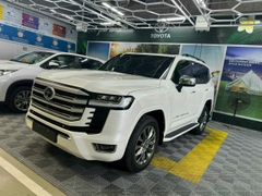 LANDCRUISER LC300 TRẮNG - NỘI THẤT ĐEN
