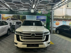 LANDCRUISER LC300 TRẮNG - NỘI THẤT ĐEN
