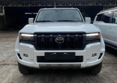 LANDCRUISER PRADO TRẮNG | NỘI THẤT ĐEN