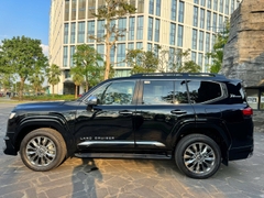Độ LC300 màu đen phiên bản Modellista