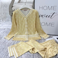 Y845F Lụa satin tay dài VÀNG trái tim cổ V