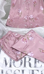 Y680A Lụa satin quần lỡ HỒNG hoa tuylip cổ W 2 tầng