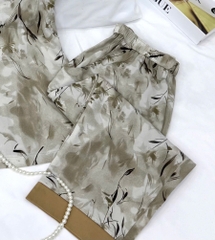 Y699C Lụa tuyết quần lửng GHI loang cổ W 2 tầng