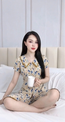 Y688B Lụa hàn quần lửng VÀNG hoa xanh cổ 2 tầng