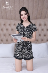 Y747C Lụa Satin quần đùi ĐEN da báo cổ sen