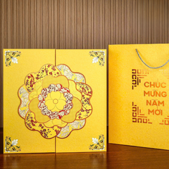 Hộp quà tết cứng cao cấp mở 2 cánh, nắp gài -kèm túi  MAI ĐỎ / MAI VÀNG  KT:36x36x11.5cm - {{store}}