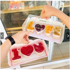 Hộp mica kèm chữ I + U hoặc chữ LOVE đựng bánh mousse, tiramisu, panna cotta