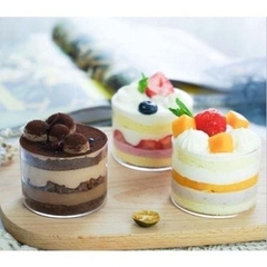 10 Cốc nhựa tròn 200ml GD2017 có nắp - đựng bánh lạnh, mousse ( 8,2 x 5,7 x 7,8 cm ) -156MART