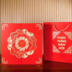 Hộp quà tết cứng cao cấp mở 2 cánh, nắp gài -kèm túi  MAI ĐỎ / MAI VÀNG  KT:43x36x11.5cm -  {{store}}