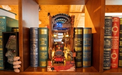 Mô hình Halom book nook diy Nhà ga Ngã Tư Vua Harry Potter collection