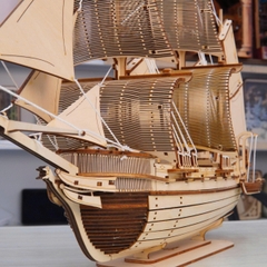 Mô hình Lắp ráp nghệ thuật Halom Mariner – Người Đi Biển Halom